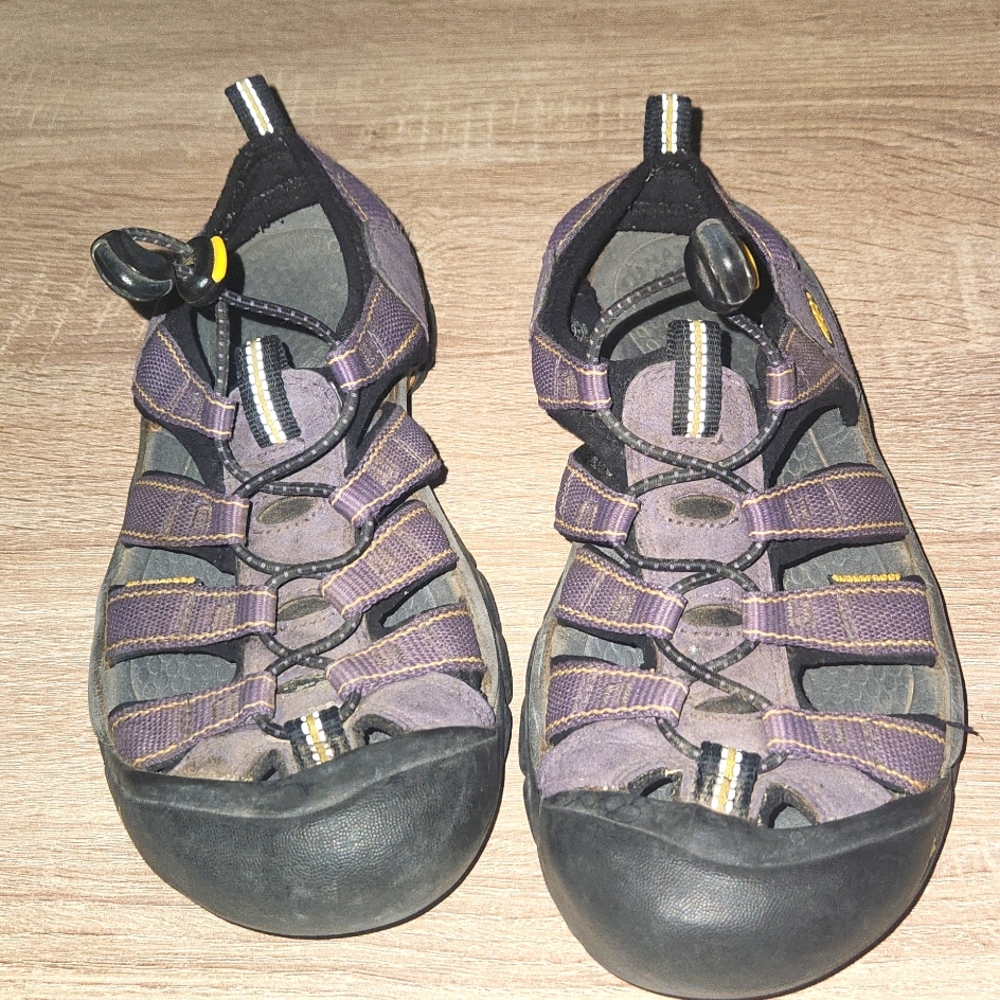 KEEN waterproof hiking sandals. Women's 7.